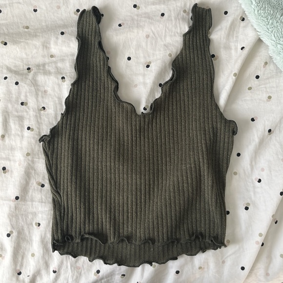 Dark green ruffled trim tank top - Picture 3 of 6